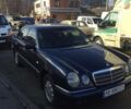 Синій Мерседес E 240, об'ємом двигуна 2.4 л та пробігом 350 тис. км за 5700 $, фото 1 на Automoto.ua