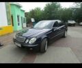 Синий Мерседес E 240, объемом двигателя 2.6 л и пробегом 224 тыс. км за 6500 $, фото 1 на Automoto.ua