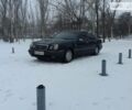 Синий Мерседес E 240, объемом двигателя 2.4 л и пробегом 232 тыс. км за 4450 $, фото 1 на Automoto.ua