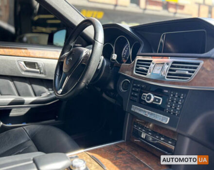 Чорний Мерседес E 250, об'ємом двигуна 2.2 л та пробігом 347 тис. км за 17500 $, фото 12 на Automoto.ua