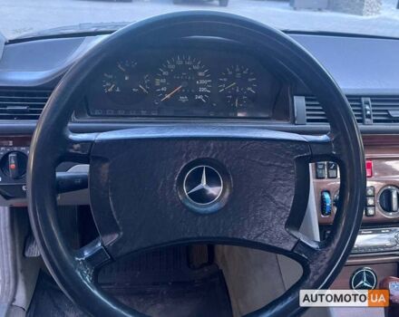 Серый Мерседес E 250, объемом двигателя 2.5 л и пробегом 345 тыс. км за 3600 $, фото 9 на Automoto.ua