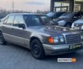 Серый Мерседес E 250, объемом двигателя 2.5 л и пробегом 345 тыс. км за 3600 $, фото 1 на Automoto.ua