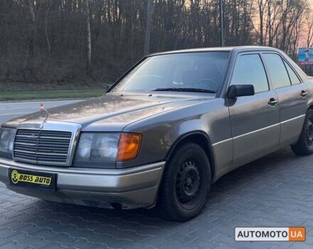 Серый Мерседес E 250, объемом двигателя 2.5 л и пробегом 345 тыс. км за 3600 $, фото 2 на Automoto.ua