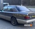 Серый Мерседес E 250, объемом двигателя 2.5 л и пробегом 345 тыс. км за 3600 $, фото 3 на Automoto.ua