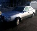 Сірий Мерседес E 250, об'ємом двигуна 2.5 л та пробігом 420 тис. км за 3300 $, фото 1 на Automoto.ua