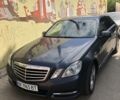 Синій Мерседес E 250, об'ємом двигуна 2.2 л та пробігом 250 тис. км за 18500 $, фото 1 на Automoto.ua