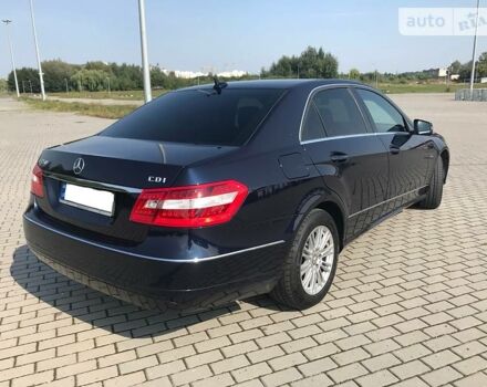 Синій Мерседес E 250, об'ємом двигуна 2.2 л та пробігом 148 тис. км за 16500 $, фото 2 на Automoto.ua