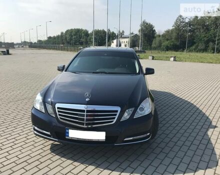 Синий Мерседес E 250, объемом двигателя 2.2 л и пробегом 148 тыс. км за 16500 $, фото 4 на Automoto.ua