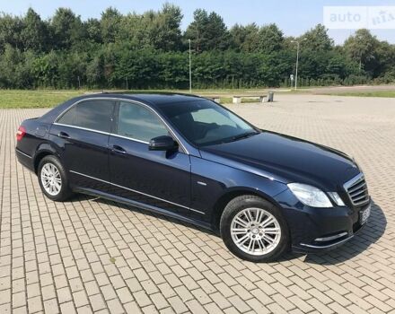 Синий Мерседес E 250, объемом двигателя 2.2 л и пробегом 148 тыс. км за 16500 $, фото 1 на Automoto.ua