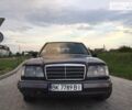 Синий Мерседес E 250, объемом двигателя 2.5 л и пробегом 454 тыс. км за 4000 $, фото 1 на Automoto.ua