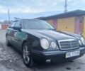 Синий Мерседес Е 280, объемом двигателя 2.8 л и пробегом 370 тыс. км за 4500 $, фото 1 на Automoto.ua
