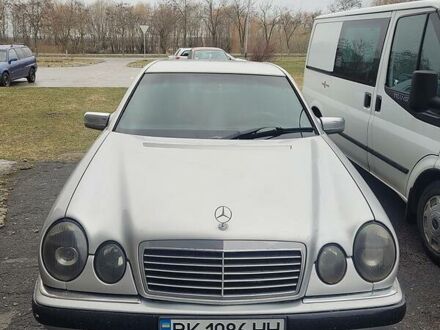 Мерседес Е 300 1998 у Вараш (Кузнецовськ) на Automoto.ua Мерседес Е 300, об'ємом двигуна 3 л та пробігом 400 тис. км за 4000 $, фото 1 на Automoto.ua