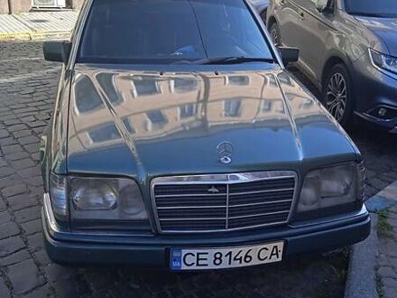 Мерседес Е 300 1993 у Чернівцях на Automoto.ua Зелений Мерседес Е 300, об'ємом двигуна 3 л та пробігом 400 тис. км за 3400 $, фото 1 на Automoto.ua