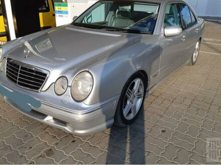 Мерседес Е 320 2001 в Черновцах на Automoto.ua Серый Мерседес Е 320, объемом двигателя 3.2 л и пробегом 395 тыс. км за 7050 $, фото 1 на Automoto.ua