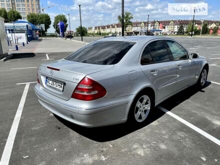 Мерседес Е 320 2003 в Киеве на Automoto.ua Серый Мерседес Е 320, объемом двигателя 3.2 л и пробегом 550 тыс. км за 5550 $, фото 1 на Automoto.ua