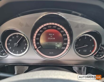 Черный Мерседес Е 350, объемом двигателя 3 л и пробегом 261 тыс. км за 12999 $, фото 11 на Automoto.ua
