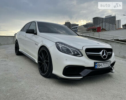 Белый Мерседес E 63 AMG, объемом двигателя 5.5 л и пробегом 60 тыс. км за 42000 $, фото 71 на Automoto.ua