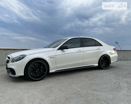 Белый Мерседес E 63 AMG, объемом двигателя 5.5 л и пробегом 60 тыс. км за 42000 $, фото 4 на Automoto.ua