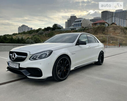 Белый Мерседес E 63 AMG, объемом двигателя 5.5 л и пробегом 60 тыс. км за 42000 $, фото 7 на Automoto.ua