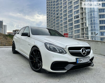 Белый Мерседес E 63 AMG, объемом двигателя 5.5 л и пробегом 60 тыс. км за 42000 $, фото 58 на Automoto.ua