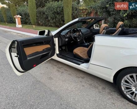 Белый Мерседес Е-Класс, объемом двигателя 3 л и пробегом 218 тыс. км за 18900 $, фото 6 на Automoto.ua