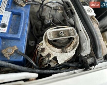 Белый Мерседес Е-Класс, объемом двигателя 2 л и пробегом 418 тыс. км за 2750 $, фото 40 на Automoto.ua