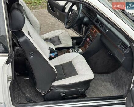 Белый Мерседес Е-Класс, объемом двигателя 2 л и пробегом 418 тыс. км за 2750 $, фото 22 на Automoto.ua