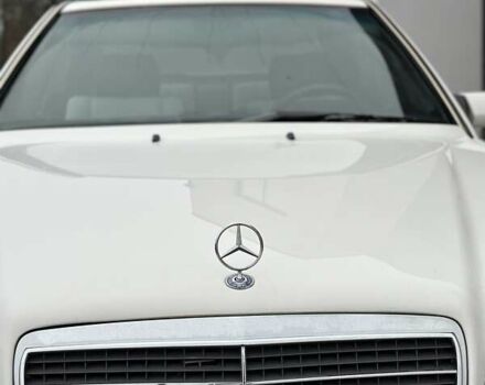 Белый Мерседес Е-Класс, объемом двигателя 2 л и пробегом 418 тыс. км за 2750 $, фото 14 на Automoto.ua