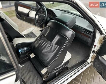 Белый Мерседес Е-Класс, объемом двигателя 2 л и пробегом 418 тыс. км за 2750 $, фото 26 на Automoto.ua