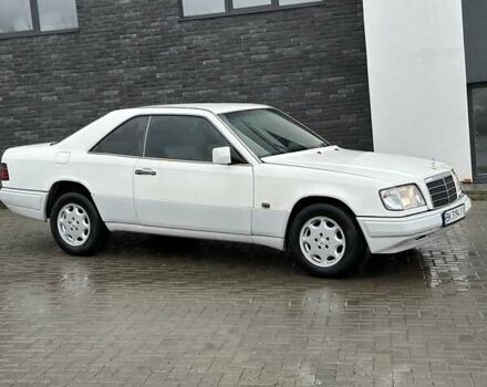 Белый Мерседес Е-Класс, объемом двигателя 2 л и пробегом 418 тыс. км за 2750 $, фото 1 на Automoto.ua