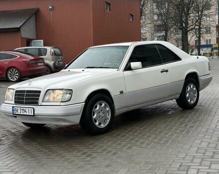 Белый Мерседес Е-Класс, объемом двигателя 2 л и пробегом 418 тыс. км за 2750 $, фото 8 на Automoto.ua