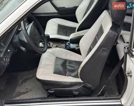 Белый Мерседес Е-Класс, объемом двигателя 2 л и пробегом 418 тыс. км за 2750 $, фото 20 на Automoto.ua