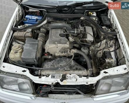 Белый Мерседес Е-Класс, объемом двигателя 2 л и пробегом 418 тыс. км за 2750 $, фото 36 на Automoto.ua