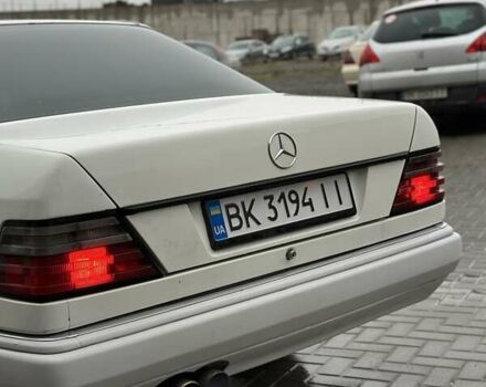 Белый Мерседес Е-Класс, объемом двигателя 2 л и пробегом 418 тыс. км за 2750 $, фото 6 на Automoto.ua