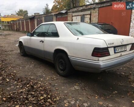 Белый Мерседес Е-Класс, объемом двигателя 2.2 л и пробегом 570 тыс. км за 3200 $, фото 18 на Automoto.ua