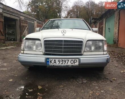 Белый Мерседес Е-Класс, объемом двигателя 2.2 л и пробегом 570 тыс. км за 3200 $, фото 16 на Automoto.ua