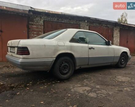 Белый Мерседес Е-Класс, объемом двигателя 2.2 л и пробегом 570 тыс. км за 3200 $, фото 1 на Automoto.ua