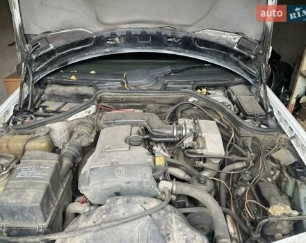 Белый Мерседес Е-Класс, объемом двигателя 2.2 л и пробегом 570 тыс. км за 3200 $, фото 10 на Automoto.ua