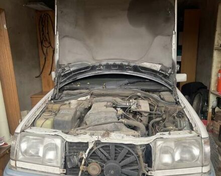 Белый Мерседес Е-Класс, объемом двигателя 2.2 л и пробегом 570 тыс. км за 3200 $, фото 11 на Automoto.ua