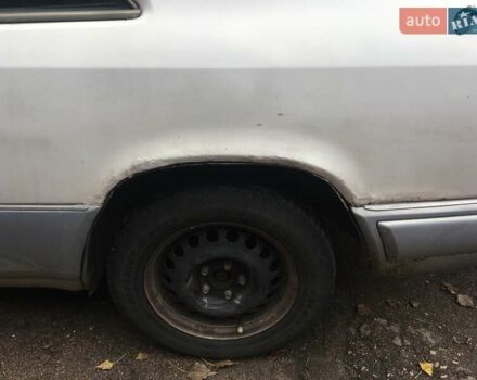 Белый Мерседес Е-Класс, объемом двигателя 2.2 л и пробегом 570 тыс. км за 3200 $, фото 17 на Automoto.ua