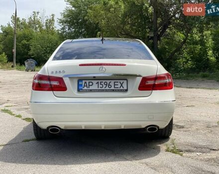 Белый Мерседес Е-Класс, объемом двигателя 3.5 л и пробегом 64 тыс. км за 19000 $, фото 7 на Automoto.ua