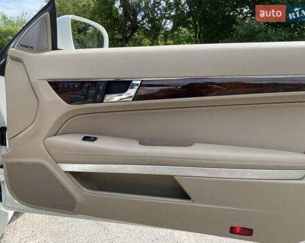 Белый Мерседес Е-Класс, объемом двигателя 3.5 л и пробегом 64 тыс. км за 19000 $, фото 26 на Automoto.ua