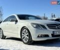 Белый Мерседес Е-Класс, объемом двигателя 2.1 л и пробегом 261 тыс. км за 12750 $, фото 2 на Automoto.ua