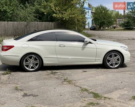 Белый Мерседес Е-Класс, объемом двигателя 3.5 л и пробегом 64 тыс. км за 19000 $, фото 4 на Automoto.ua