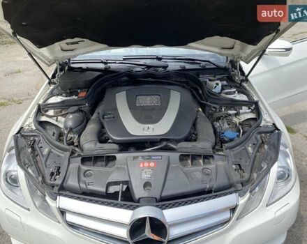 Белый Мерседес Е-Класс, объемом двигателя 3.5 л и пробегом 64 тыс. км за 19000 $, фото 20 на Automoto.ua