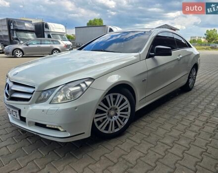 Білий Мерседес Е-Клас, об'ємом двигуна 2.2 л та пробігом 270 тис. км за 9350 $, фото 2 на Automoto.ua