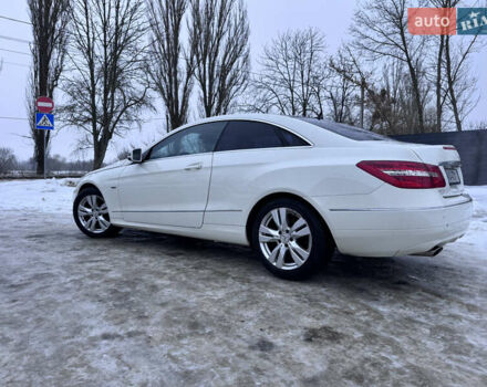 Белый Мерседес Е-Класс, объемом двигателя 1.8 л и пробегом 242 тыс. км за 10999 $, фото 10 на Automoto.ua
