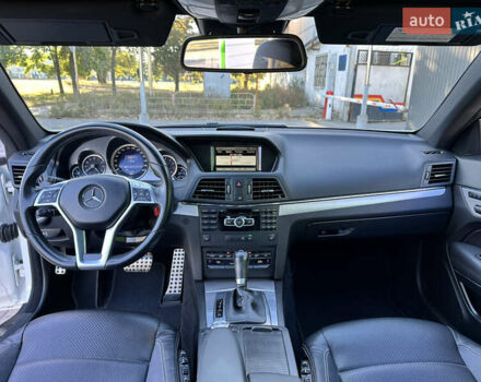 Белый Мерседес Е-Класс, объемом двигателя 1.8 л и пробегом 115 тыс. км за 15000 $, фото 19 на Automoto.ua