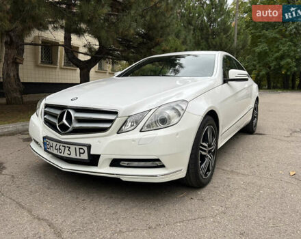 Белый Мерседес Е-Класс, объемом двигателя 2.2 л и пробегом 158 тыс. км за 13000 $, фото 1 на Automoto.ua