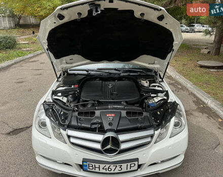 Белый Мерседес Е-Класс, объемом двигателя 2.2 л и пробегом 158 тыс. км за 13000 $, фото 28 на Automoto.ua